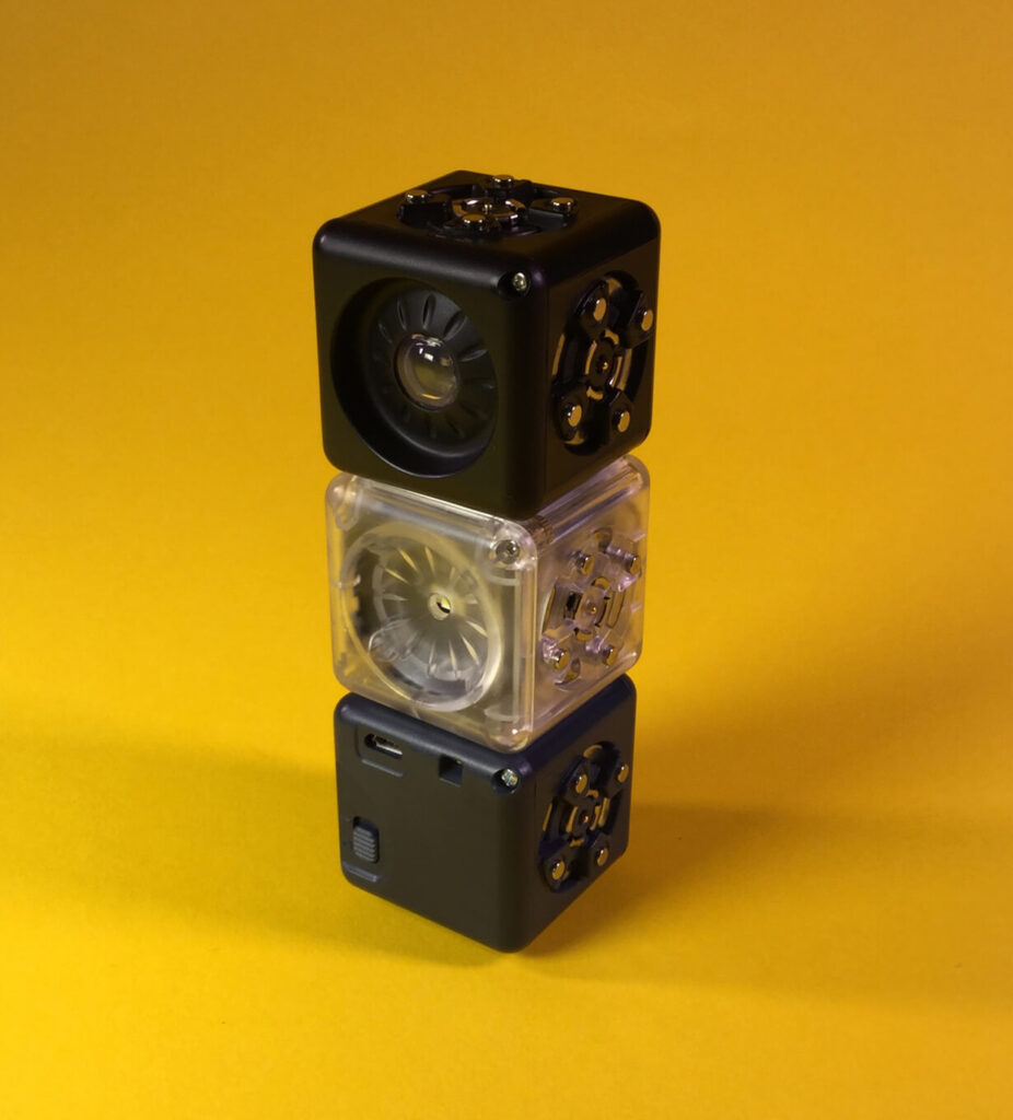 Robot with Brightness Cubelet on top - Flashlight Cubelet in middle - and Battery Cubelet on bottom.